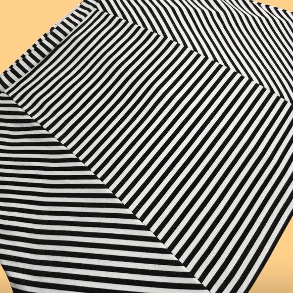 Chic MICHAEL KORS Flattering Comfy Black and White Striped Skater Skirt Size 12 - Picture 7 of 12